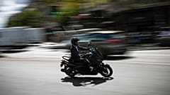 Για τη γαλλική Ομοσπονδία Angry Bikers (FFCM), το μέτρο είναι «πραγματικά μεροληπτικό»