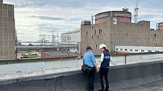Szakértők a zaporizzsjai atomerőműnél