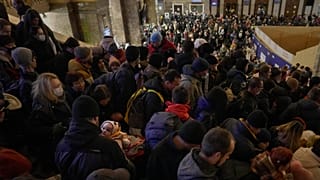В надежде спастись от войны украинцы ещё в феврале 2022 г. уезжали в западные районы страны. Сегодня многие вернулись, но оккупационные власти депортируют людей на восток