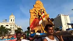 Durga istennő szobra a felvonuláson