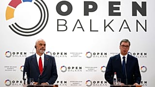 Le Premier ministre albanais Edi Rama et le président serbe Aleksandar Vucic lors d'une conférence de presse à Belgrade, en Serbie, vendredi 2 septembre 2022.