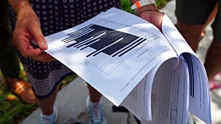 Újságírók és a számukra közzétett lista a Donald Trump floridai birtokán az FBI által talált dokumentumokról