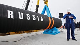 A Gazprom diz ter descoberto "fugas de óleo" durante os trabalhos de manutenção que estão ainda a decorrer e que tinham duração prevista de três dias.