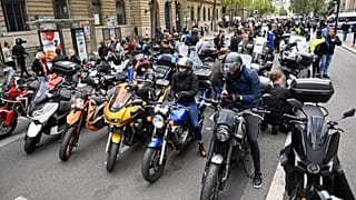Ежедневно через Париж проезжают около 100 тысяч мотоциклистов