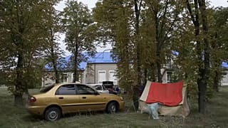 Nikopoli lakosok sátraznak a biztonságos erdőben 