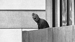 Miembro encapuchado del comando terrorista que secuestró a miembros del equipo olímpico israelí la Villa Olímpica de Múnich
