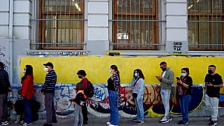 Şili'de halk Pinochet anayasasını değiştirecek referandum için sandık başında