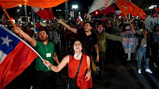 Celebración de los impulsores del rechazo a la nueva Constitución chilena
