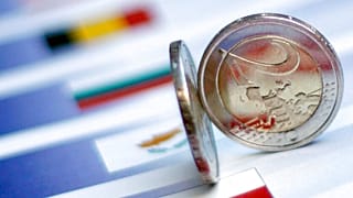 Euro abaixo dos 0.99 dólares pela primeira vez em 20 décadas.