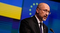 Der ukrainische Ministerpräsident Denys Shmyhal bei einer Pressekonferenz am Montag in Brüssel.