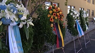Blumenkränze für die Opfer