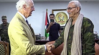 مبعوث الأمم المتحدة للصحراء الغربية ستافان دي ميستورا وزعيم البوليساريو إبراهيم غالي في مدينة تندوف- الجزائر