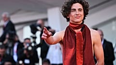 الممثل الفرنسي الأمريكي تيموثي شالاميه خلال مهرجان البندقية في إيطاليا.