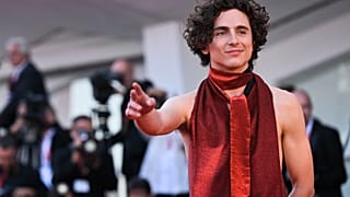 الممثل الفرنسي الأمريكي تيموثي شالاميه خلال مهرجان البندقية في إيطاليا.