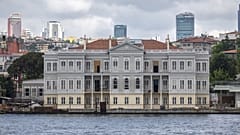 Hatice Sultan Yalısı, Ali Saib Paşa'ya aitti. Paşanın vefatından sonra Sultan 2. Abdülhamid tarafından satın alınan yalı, 5. Murad'ın en büyük kızı Hatice Sultan'a verildi