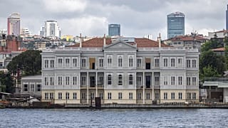 Hatice Sultan Yalısı, Ali Saib Paşa'ya aitti. Paşanın vefatından sonra Sultan 2. Abdülhamid tarafından satın alınan yalı, 5. Murad'ın en büyük kızı Hatice Sultan'a verildi