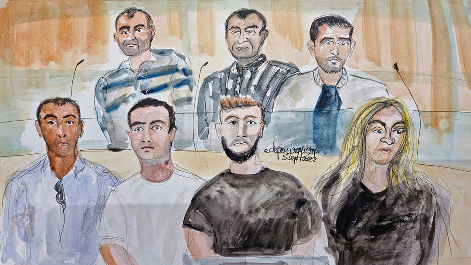 Caricatura de los 7 acusados prresentes en el juicio este lunes en París