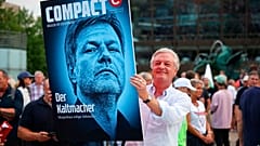 Der Publizist Jürgen Elsässer bei einer Demonstration am Montag, dem 5. September 2022
