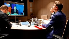 Le président français Emmanuel Macron s'entretient avec le chancelier allemand Olaf Scholz à l'Elysée, le 5 septembre 2022.