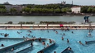 Бассейн в Лионе, которого не коснулось решение Vert Marine