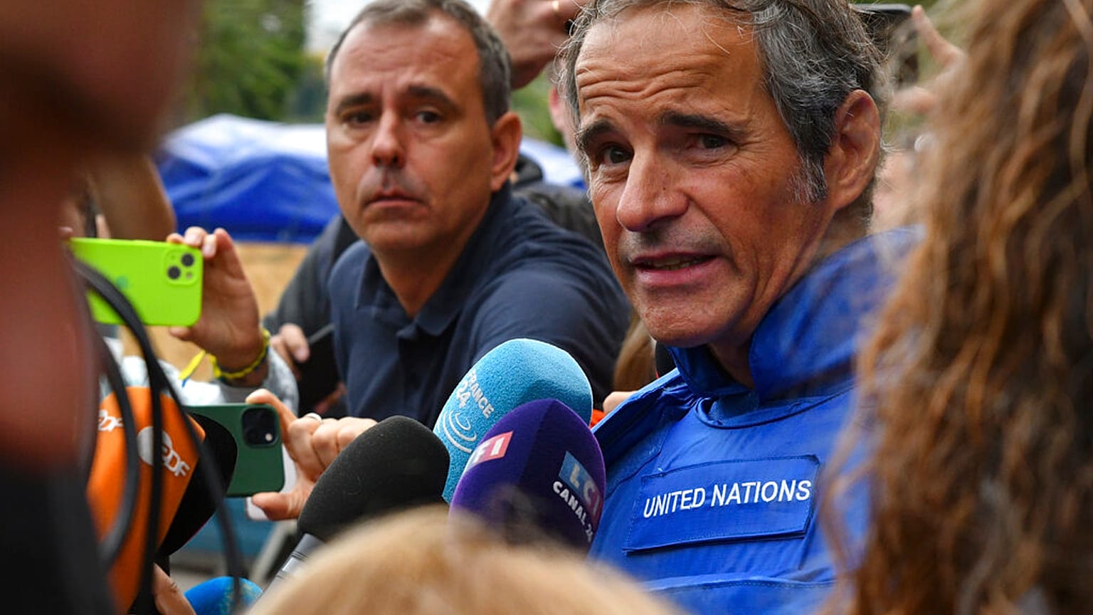 Rafael Grossi, directeur-général de l'Agence internationale de l'énergie atomique, sur le site de la centrale nucléaire ukrainienne de Zaporijjia, le 1er septembre 2022.
