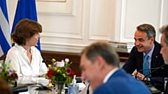 La jefa de la diplomacia francesa junto al primer ministro de Grecia