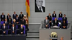 Une minute de silence à la mémoire du défunt ancien président soviétique Mikhaïl Gorbatchev avant une session du parlement allemand Bundestag à Berlin, en Allemagne, mercredi 