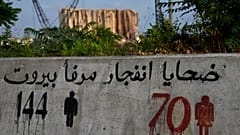  أمام مكان حادث الانفجار في بيروت، لبنان.