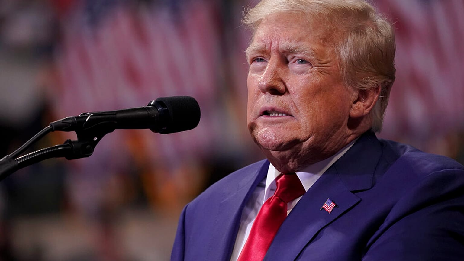 Eski ABD Başkanı Donald Trump'ın Trump'ın evinde sakladığı belgelerde yabancı bir ülkenin nükleer kapasitesine ait bilgilerin olduğu ileri sürüldü