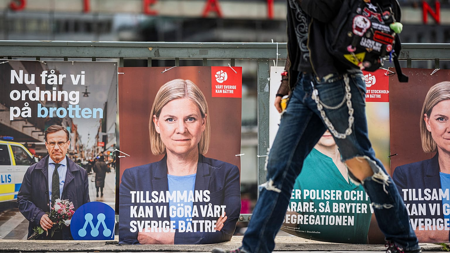Választási plakát Svédországban - egymás mellett a jelenlegi baloldali kormányfő Magdalena Andersson és egyik jobboldali kihívója Ulf Kristersson