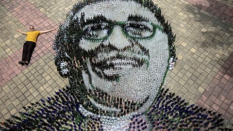 Gabriel Garcia Marquez aus Flaschen aus dem Müll