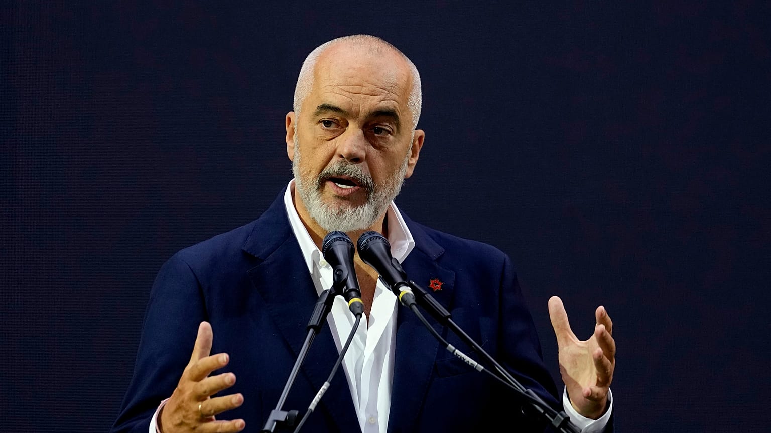 O Αλβανός πρωθυπουργός Έντι Ράμα