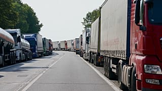 Τεράστιες ουρίες στην μεθόριο Ουκρανίας - Πολωνίας