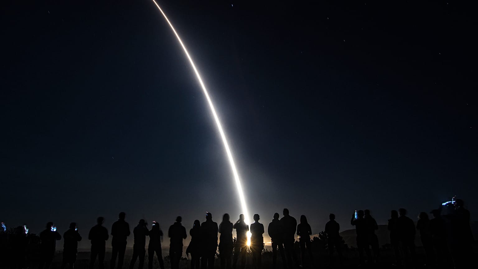 إطلاق صاروخ باليستي عابر للقارات Minuteman 3 غير مسلح- كاليفورنيا 07/09/2022