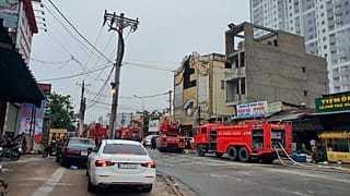 Un incendio de un local de karaoke de 3 plantas en Vietnam dejó al menos 33 muertos y varios heridos