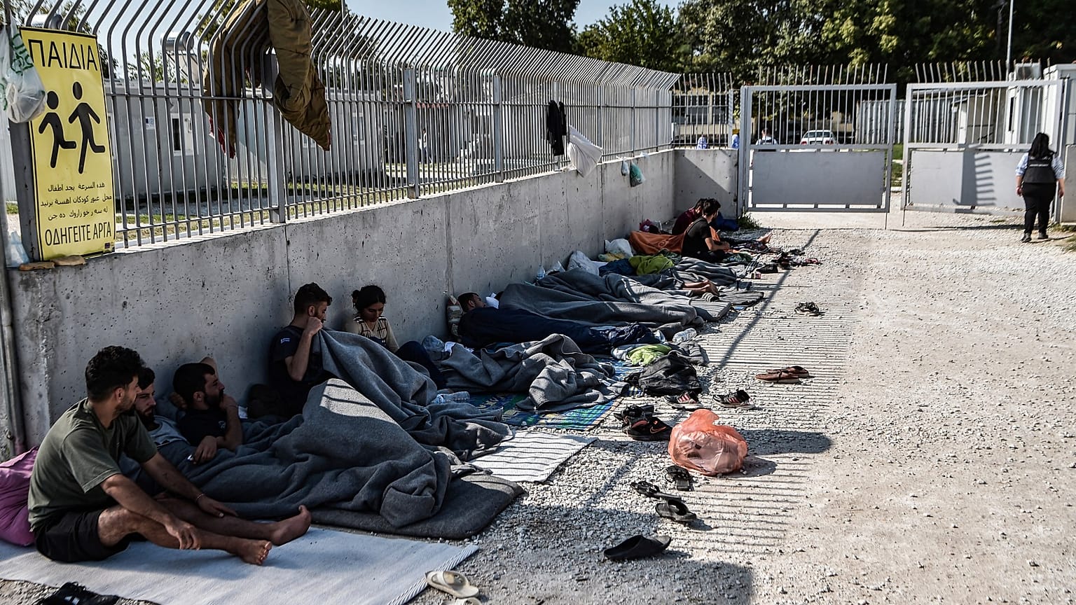 Réfugiés yazidis irakiens bloqués à l'entrée du camp de Serrès dans le nord de la Grèce - 06.09.2022