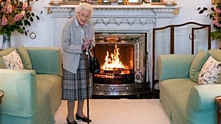La reina Isabel II en el castillo de Balmoral, Escocia