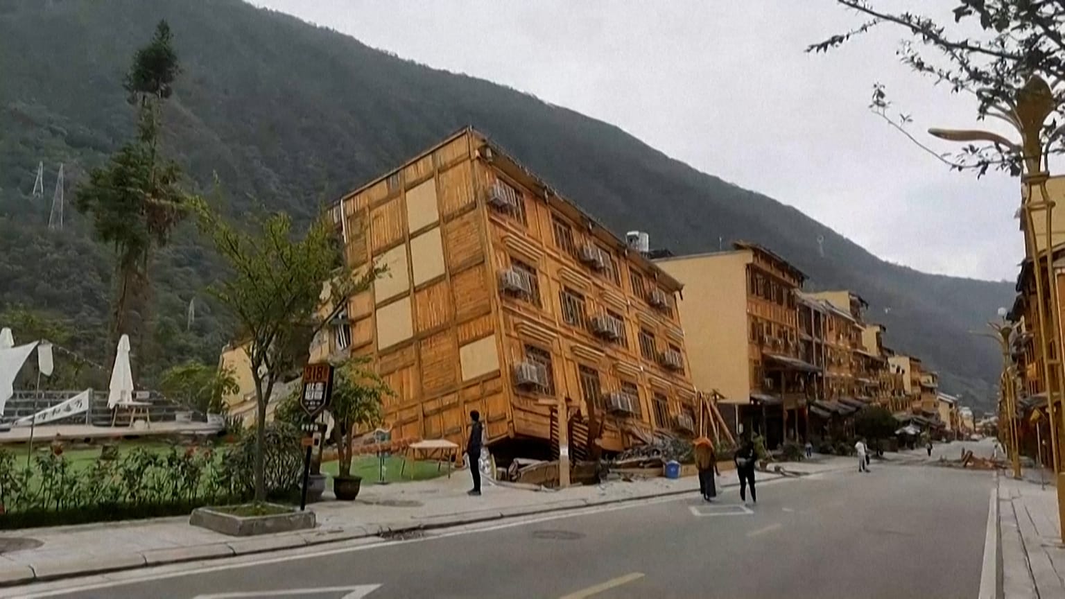 Çin'in Sichuan bölgesindeki depremde can kaybı sayısı 86'ya yükseldi. Bölgede maddi hasar oldukça büyük.