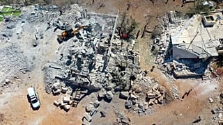 Rusya savaş uçakları İdlib'i vurdu: 7 ölü, 15 yaralı