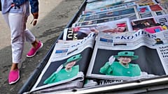Η είδηση του θανάτου της βασίλισσας Ελισάβετ κυριαρχεί στον διεθνή Τύπο