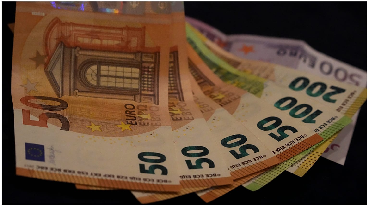 خطط دعم بمليارات اليوروهات في دول أوروبا