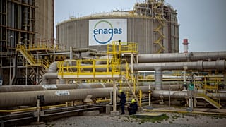 موقع شركة مصنع أنغاز للغاز، أكبر مصنع للغاز الطبيعي المسال في أوروبا ببرشلونة في إسبانيا.