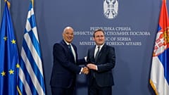 Ο υπουργός Εξωτερικών Ν. Δένδιας με τον Σ¨ερβο ομόλογό του, Νίκολα Σελάκοβιτς.