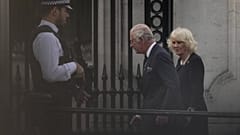 Nach dem Tod von Königin Elisabeth auf Schloss Barmoral in Schottland, sind Charles und seine Frau Camilla am Freitag wieder nach  London zurückgekehrt.