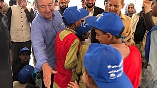 Guterres visitou um campo de deslocados em Jaffarabad