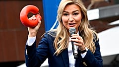 Ebba Busch, Parteivorsitzende der Christdemokraten, hält eine Wahlkampfrede im Zentrum von Stockholm, 10. September 2022