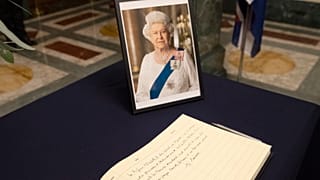 Книга соболезнований в резиденции британского посла в Риме.