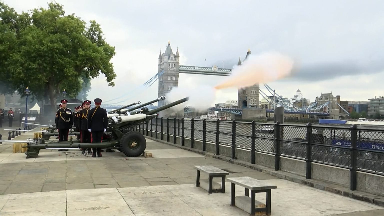 GB King gun salute