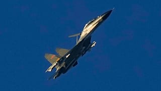 Çİn hava Kuvvetleri'ne ait J-11 savaş uçağı Tayvan Boğazı'ndak orta çizgiyi ihlal eden uçaklardan biri