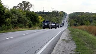 Veicoli dell'esercito russo in ritirata
